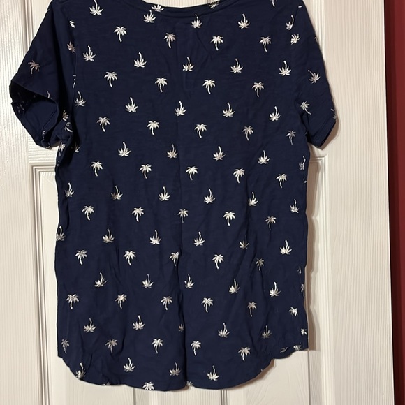 Old navy blue short sleeve shirt with silver foil palm trees size medium - Picture 2 of 3